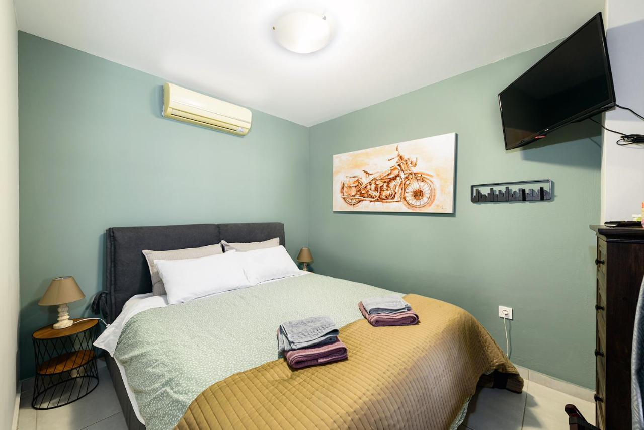 Patras' Hitech Apartment Bagian luar foto